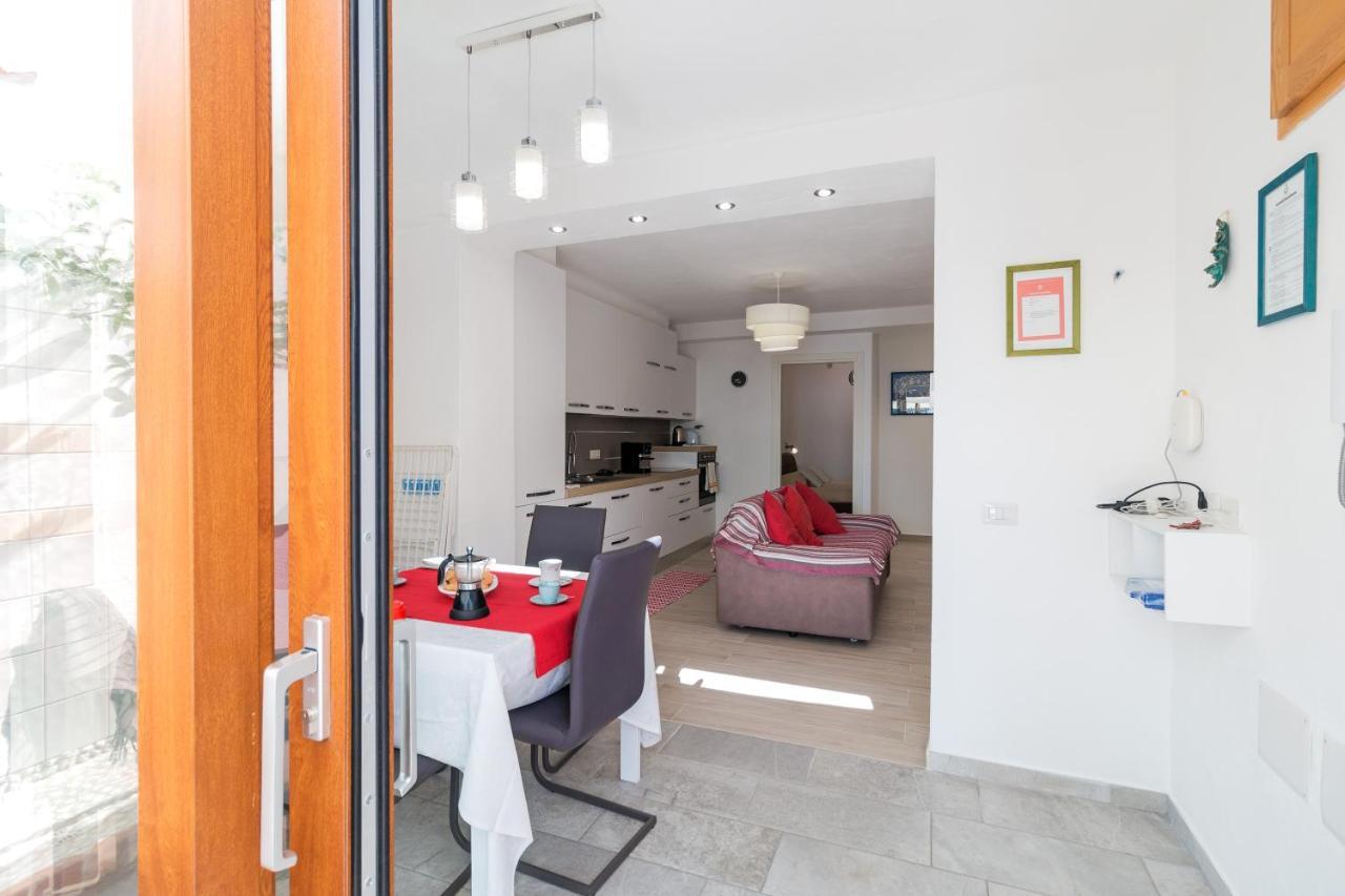 Purple Flower Suite Apartment Cala Gonone Kültér fotó