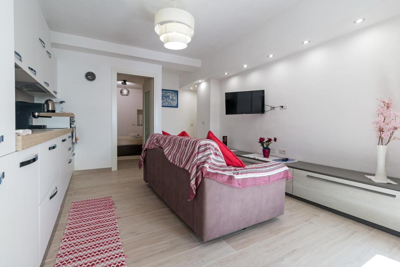 Purple Flower Suite Apartment Cala Gonone Kültér fotó