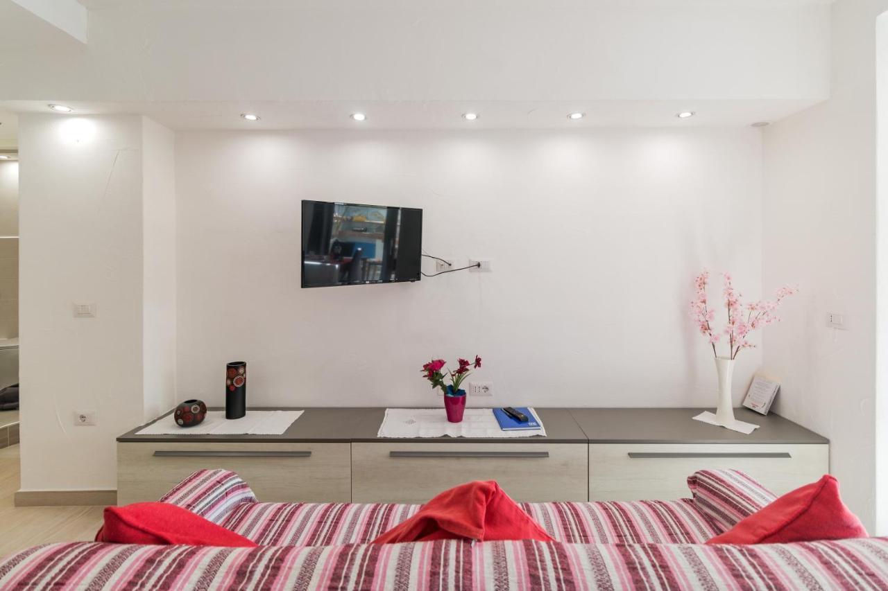 Purple Flower Suite Apartment Cala Gonone Kültér fotó